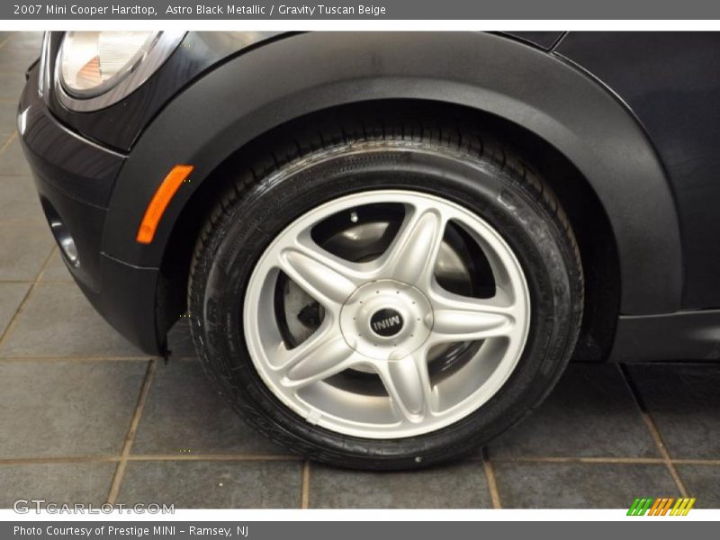 Astro Black Metallic / Gravity Tuscan Beige 2007 Mini Cooper Hardtop