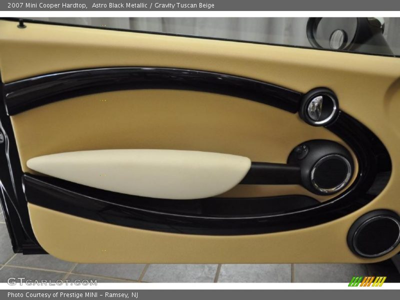 Astro Black Metallic / Gravity Tuscan Beige 2007 Mini Cooper Hardtop
