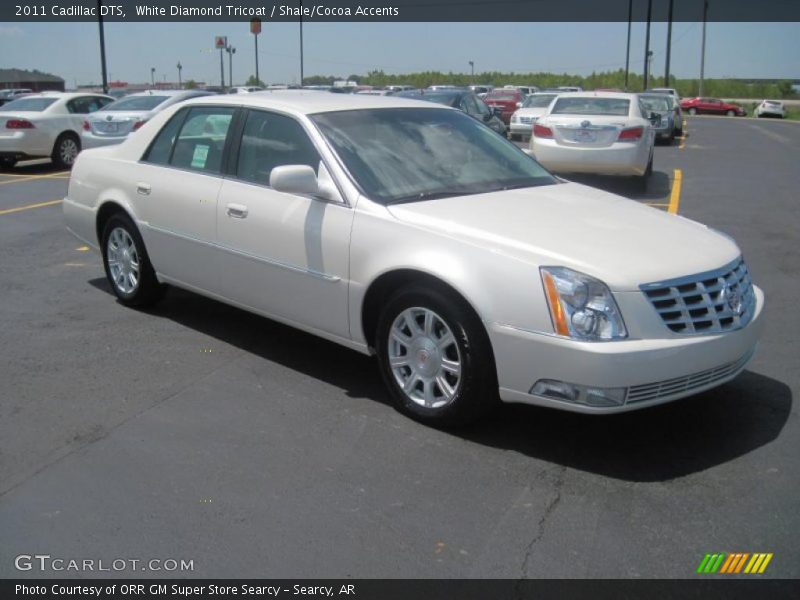 White Diamond Tricoat / Shale/Cocoa Accents 2011 Cadillac DTS