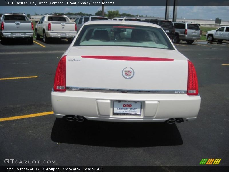 White Diamond Tricoat / Shale/Cocoa Accents 2011 Cadillac DTS