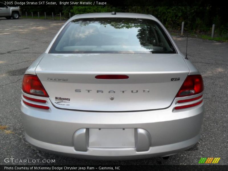 Bright Silver Metallic / Taupe 2005 Dodge Stratus SXT Sedan