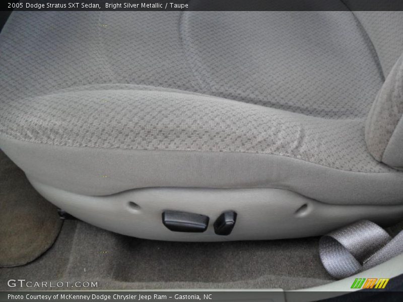 Bright Silver Metallic / Taupe 2005 Dodge Stratus SXT Sedan