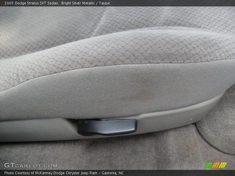 Bright Silver Metallic / Taupe 2005 Dodge Stratus SXT Sedan