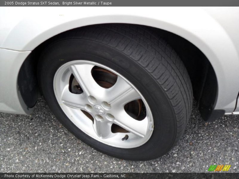 Bright Silver Metallic / Taupe 2005 Dodge Stratus SXT Sedan
