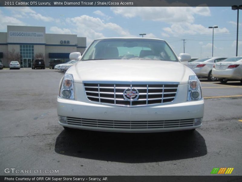 White Diamond Tricoat / Shale/Cocoa Accents 2011 Cadillac DTS Luxury
