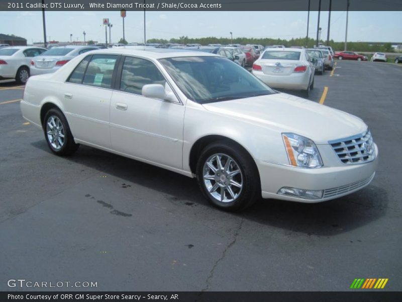 White Diamond Tricoat / Shale/Cocoa Accents 2011 Cadillac DTS Luxury