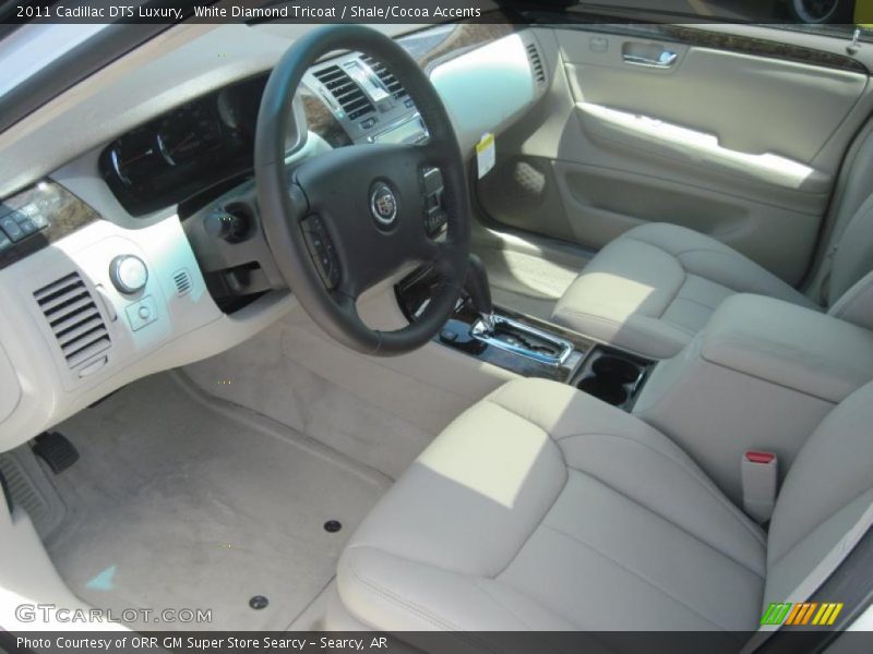 White Diamond Tricoat / Shale/Cocoa Accents 2011 Cadillac DTS Luxury