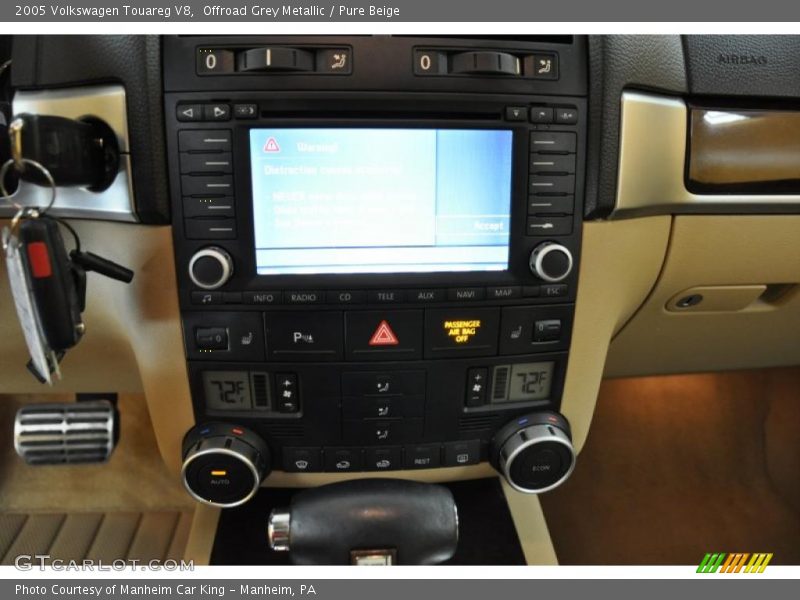 Offroad Grey Metallic / Pure Beige 2005 Volkswagen Touareg V8