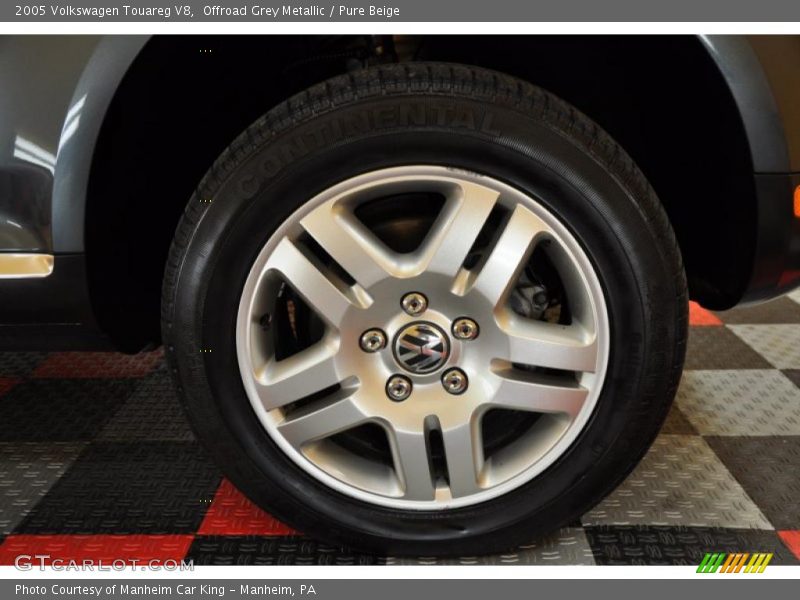 Offroad Grey Metallic / Pure Beige 2005 Volkswagen Touareg V8