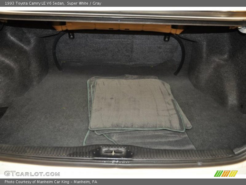 Super White / Gray 1993 Toyota Camry LE V6 Sedan