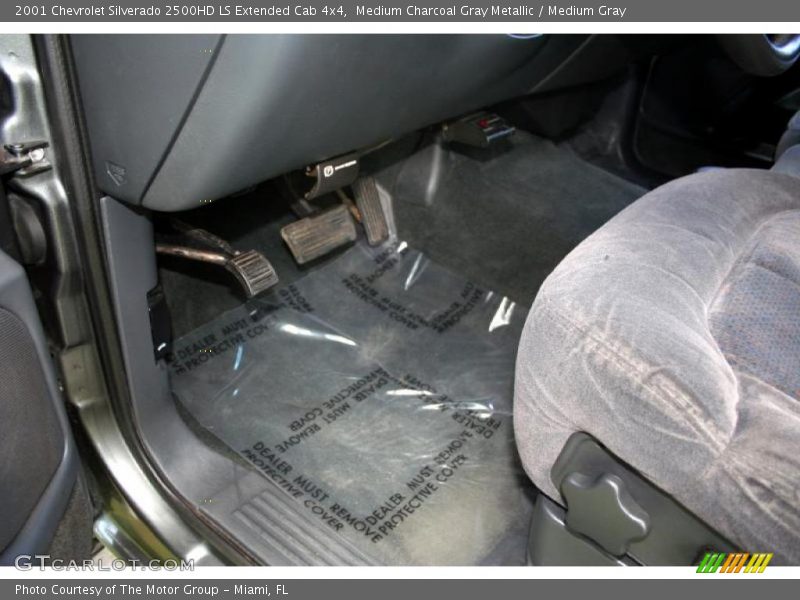 Medium Charcoal Gray Metallic / Medium Gray 2001 Chevrolet Silverado 2500HD LS Extended Cab 4x4