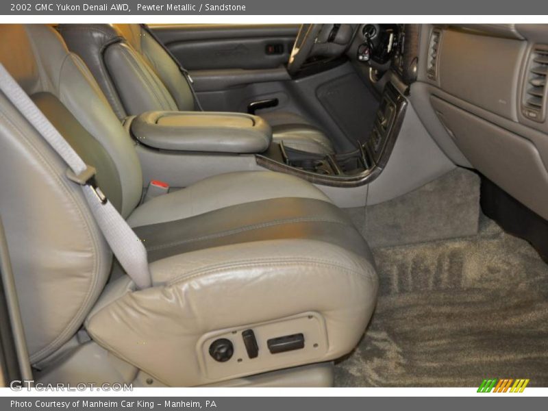 Pewter Metallic / Sandstone 2002 GMC Yukon Denali AWD