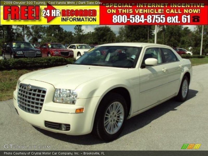 Cool Vanilla White / Dark Slate Gray 2009 Chrysler 300 Touring