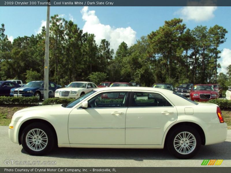 Cool Vanilla White / Dark Slate Gray 2009 Chrysler 300 Touring