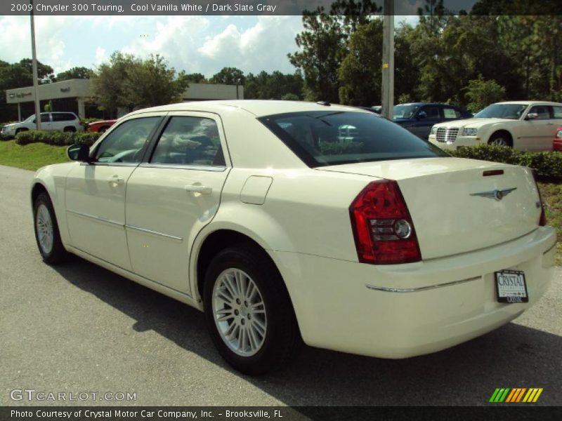 Cool Vanilla White / Dark Slate Gray 2009 Chrysler 300 Touring