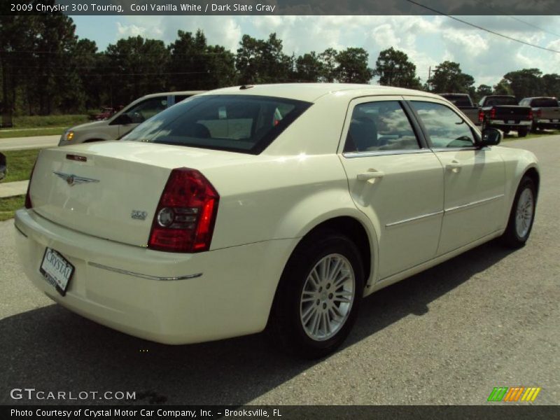 Cool Vanilla White / Dark Slate Gray 2009 Chrysler 300 Touring