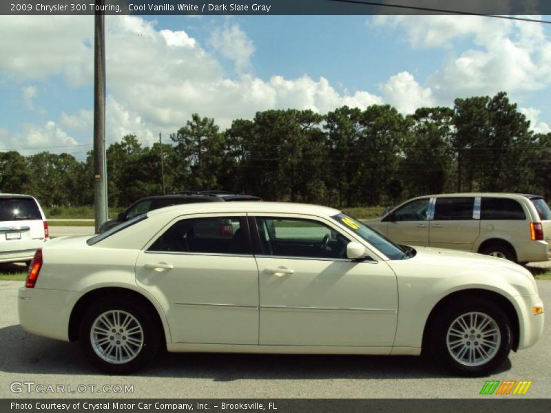 Cool Vanilla White / Dark Slate Gray 2009 Chrysler 300 Touring