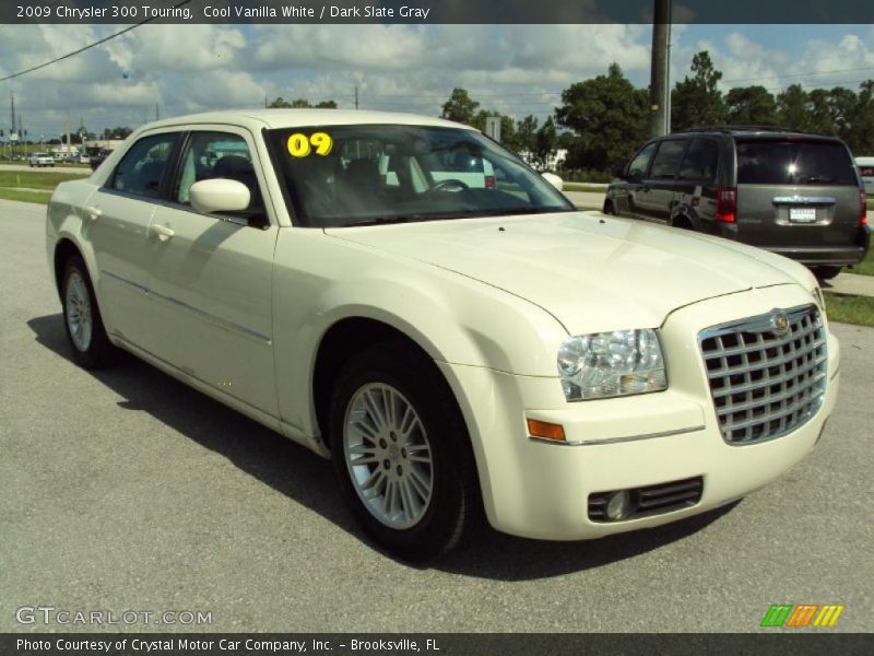Cool Vanilla White / Dark Slate Gray 2009 Chrysler 300 Touring