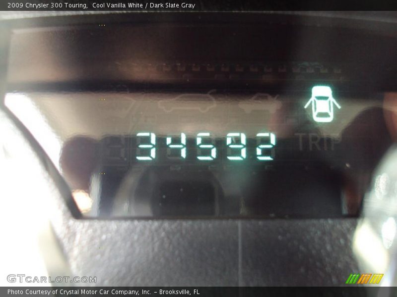 Cool Vanilla White / Dark Slate Gray 2009 Chrysler 300 Touring