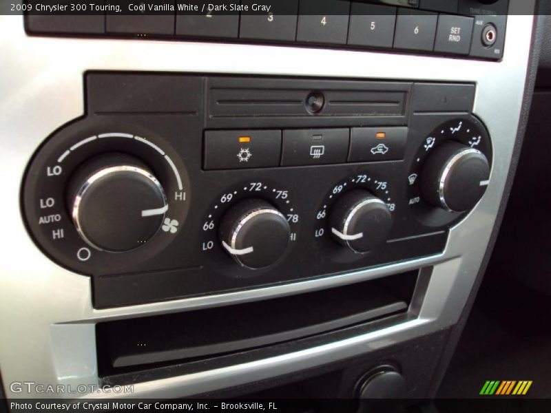 Cool Vanilla White / Dark Slate Gray 2009 Chrysler 300 Touring