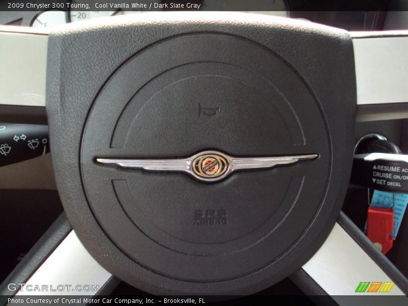 Cool Vanilla White / Dark Slate Gray 2009 Chrysler 300 Touring