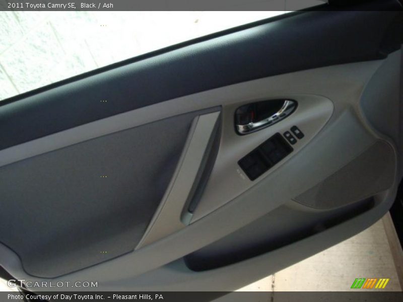Black / Ash 2011 Toyota Camry SE