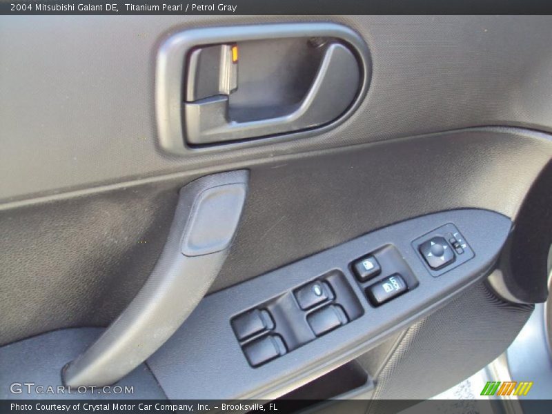 Titanium Pearl / Petrol Gray 2004 Mitsubishi Galant DE