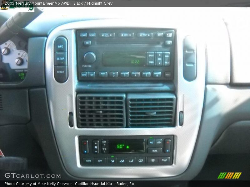 Black / Midnight Grey 2005 Mercury Mountaineer V6 AWD