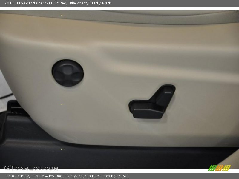 Blackberry Pearl / Black 2011 Jeep Grand Cherokee Limited