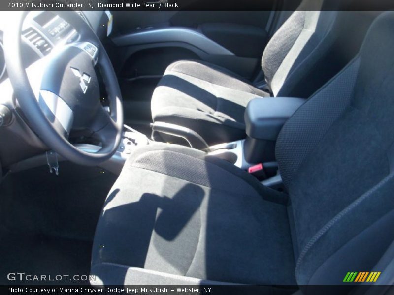 Diamond White Pearl / Black 2010 Mitsubishi Outlander ES