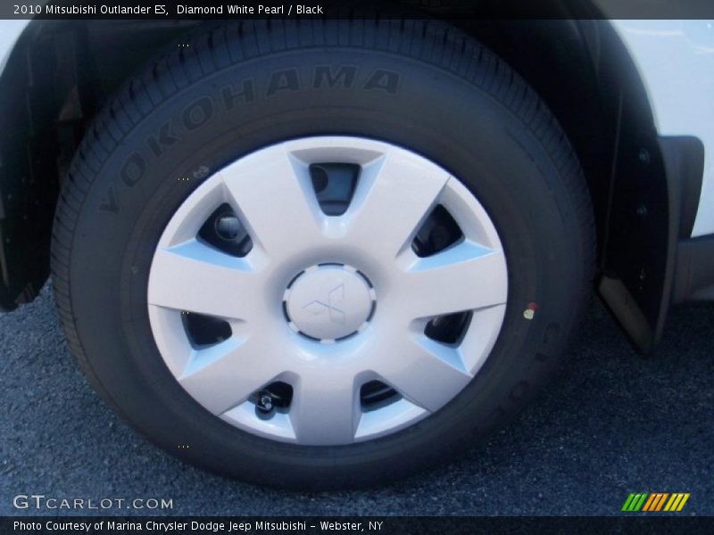 Diamond White Pearl / Black 2010 Mitsubishi Outlander ES