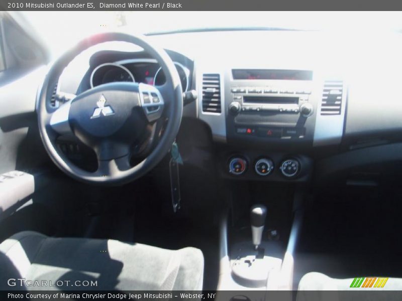 Diamond White Pearl / Black 2010 Mitsubishi Outlander ES
