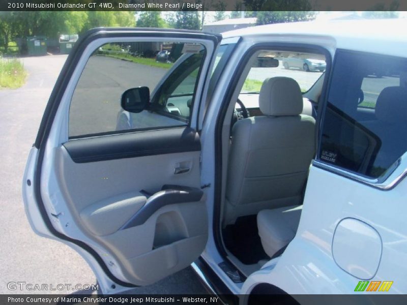 Diamond White Pearl / Beige 2010 Mitsubishi Outlander GT 4WD