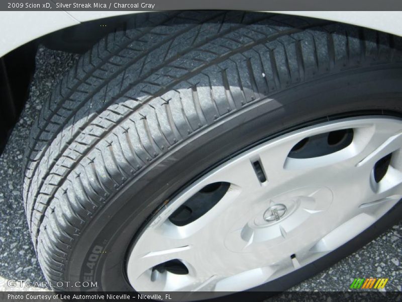 Silver Streak Mica / Charcoal Gray 2009 Scion xD