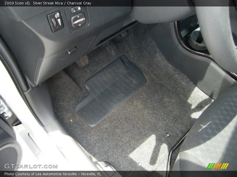 Silver Streak Mica / Charcoal Gray 2009 Scion xD