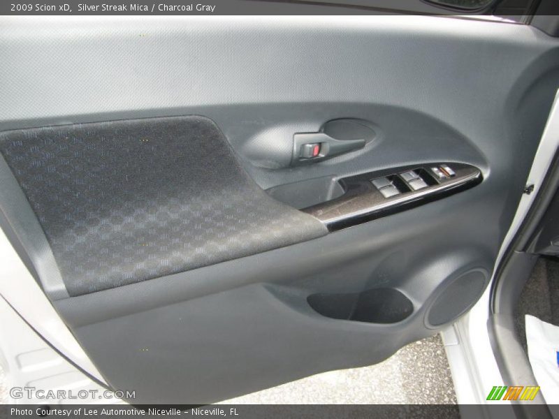 Silver Streak Mica / Charcoal Gray 2009 Scion xD