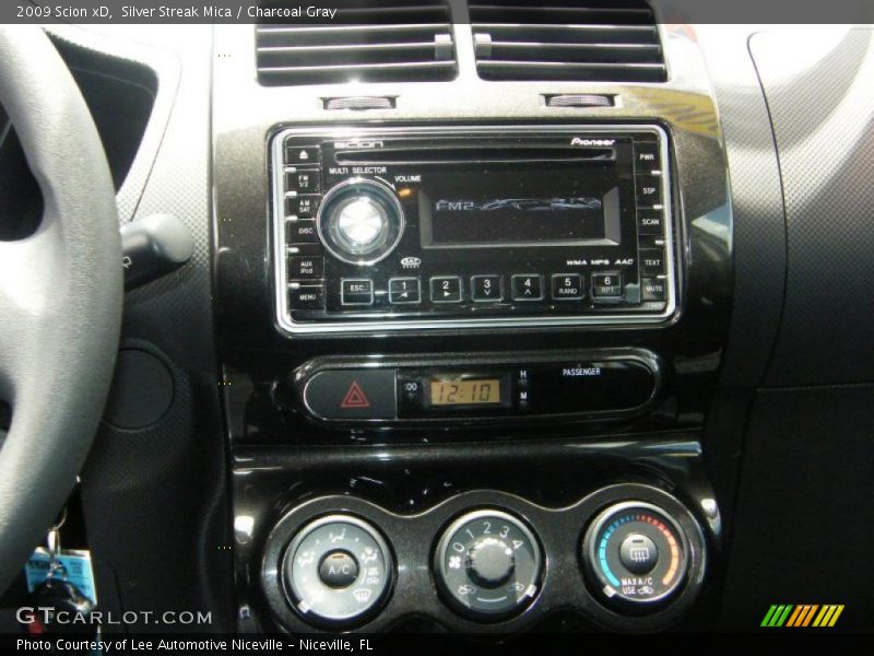 Silver Streak Mica / Charcoal Gray 2009 Scion xD