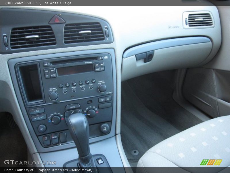 Ice White / Beige 2007 Volvo S60 2.5T