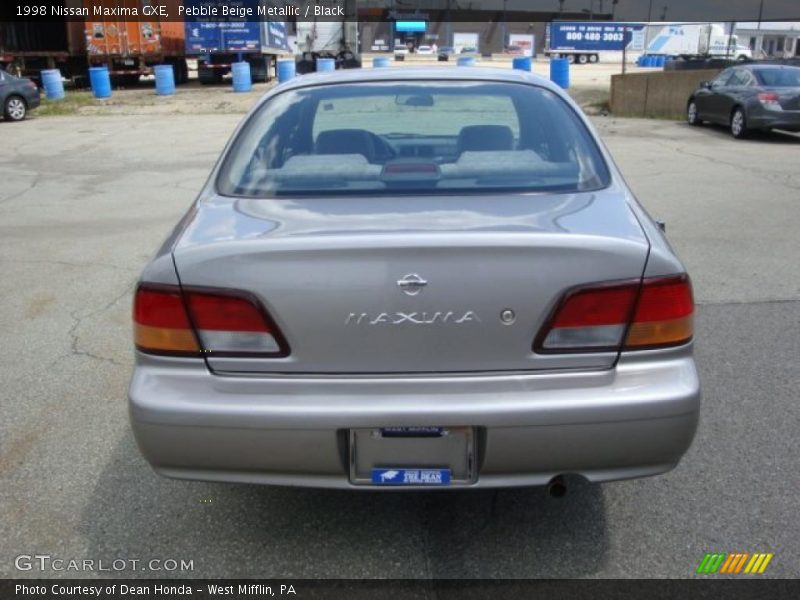 Pebble Beige Metallic / Black 1998 Nissan Maxima GXE