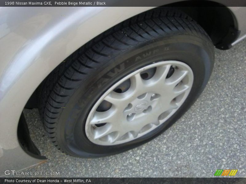 Pebble Beige Metallic / Black 1998 Nissan Maxima GXE