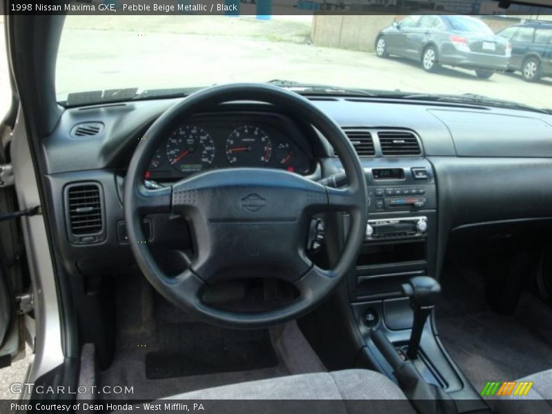 Pebble Beige Metallic / Black 1998 Nissan Maxima GXE