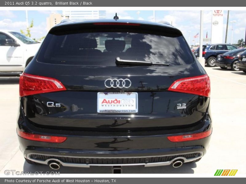 Brilliant Black / Black 2011 Audi Q5 3.2 quattro