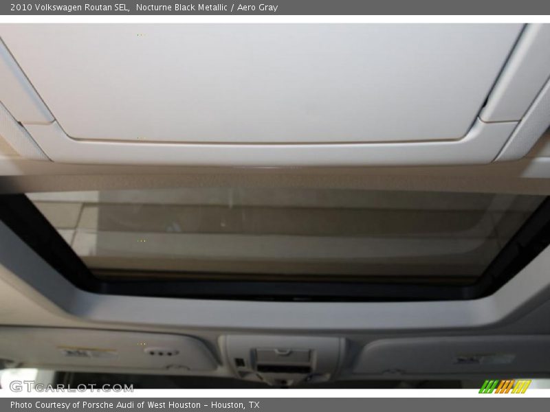 Nocturne Black Metallic / Aero Gray 2010 Volkswagen Routan SEL