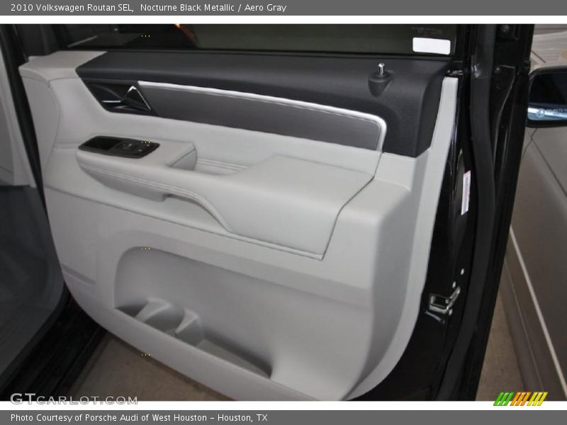 Nocturne Black Metallic / Aero Gray 2010 Volkswagen Routan SEL