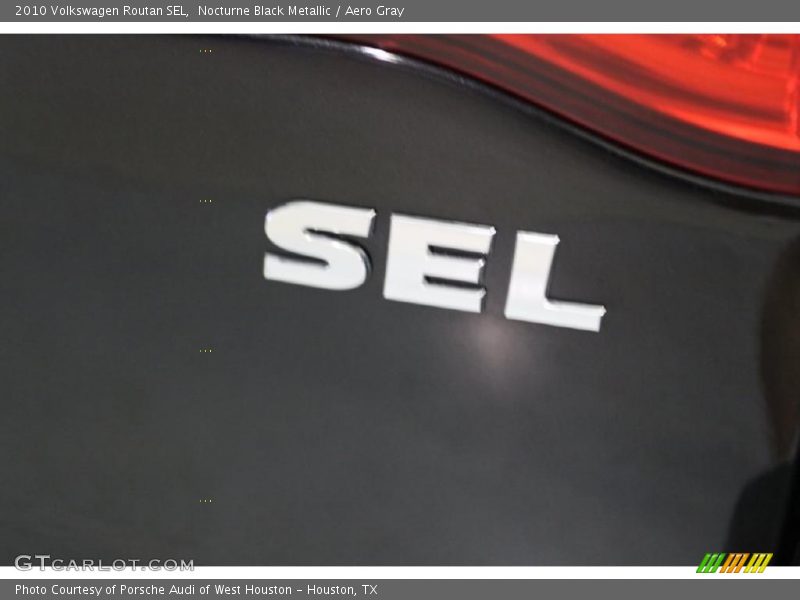 Nocturne Black Metallic / Aero Gray 2010 Volkswagen Routan SEL