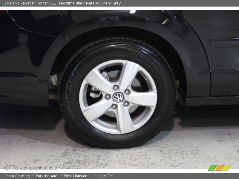 Nocturne Black Metallic / Aero Gray 2010 Volkswagen Routan SEL