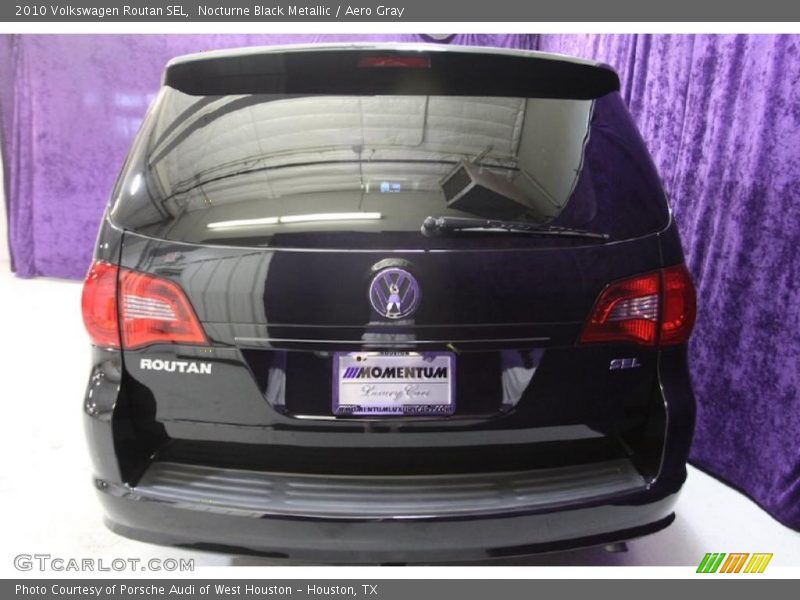 Nocturne Black Metallic / Aero Gray 2010 Volkswagen Routan SEL