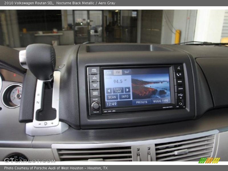 Nocturne Black Metallic / Aero Gray 2010 Volkswagen Routan SEL