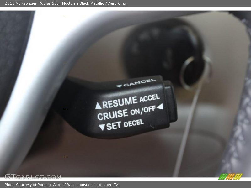 Nocturne Black Metallic / Aero Gray 2010 Volkswagen Routan SEL