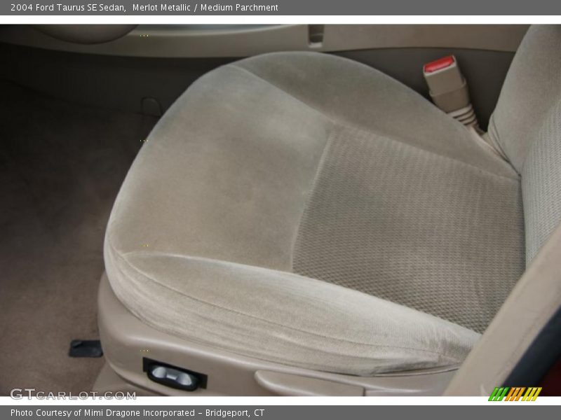 Merlot Metallic / Medium Parchment 2004 Ford Taurus SE Sedan